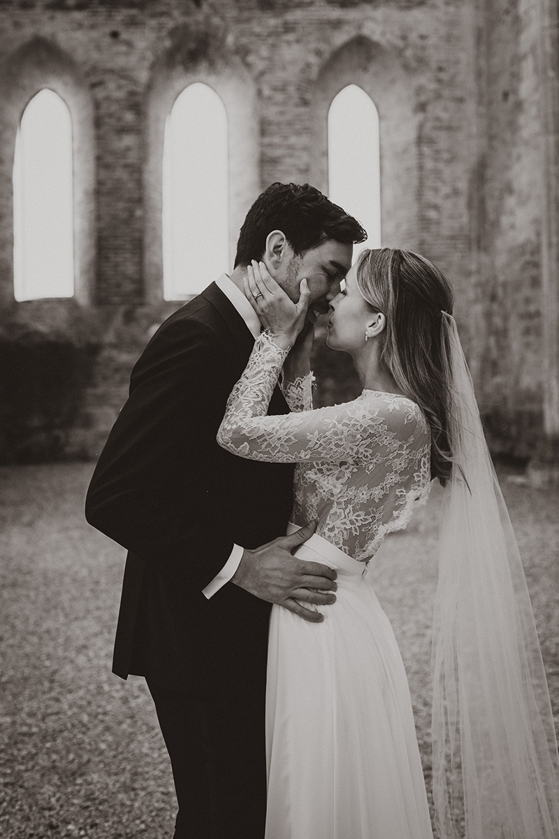 Elopement at Abbey of San Galgano Italy